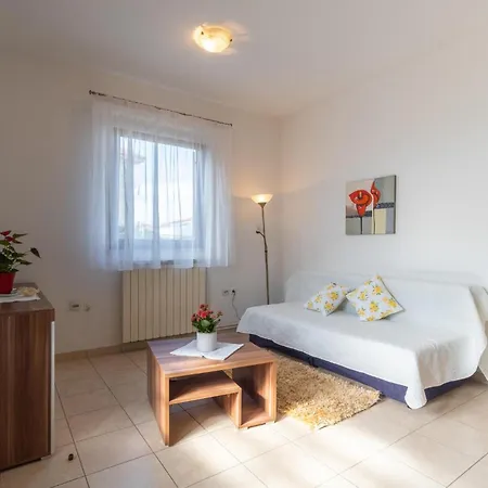 Awesome Apartment In Pula With Wifi *