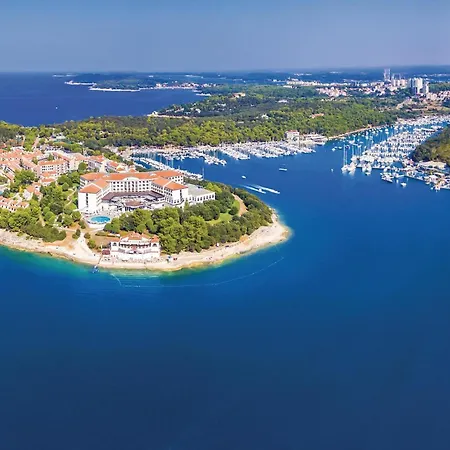 Awesome Apartment In Pula With Wifi *