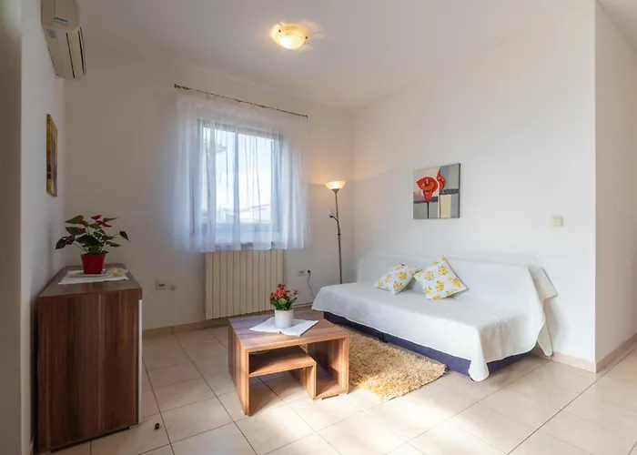Awesome Apartment In Pula With Wifi *