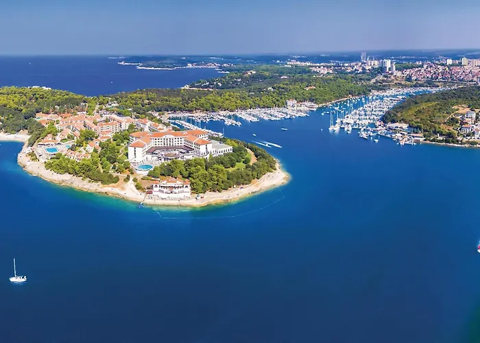 Awesome Apartment In Pula With Wifi *